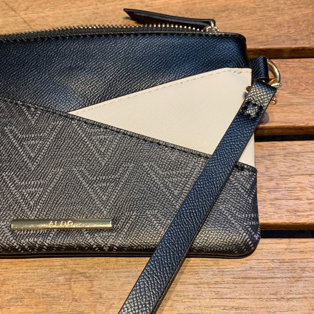 ALDO Black Cream Neutral Preppy Patterned Wristlet Wallet Like New Zipper Pouch - Picture 2 of 5